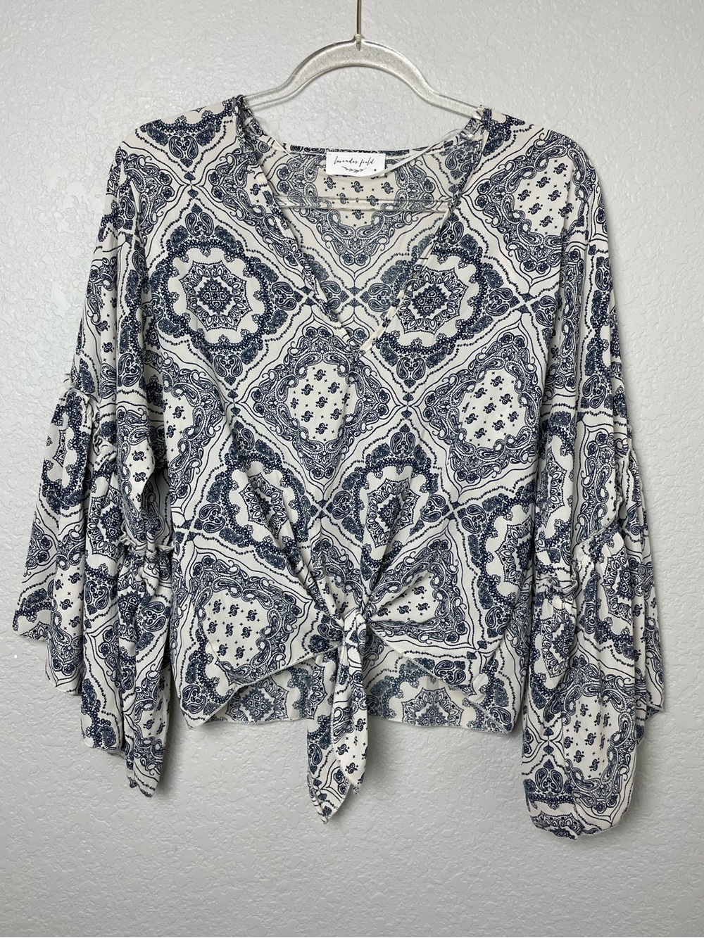 lavender field White & Navy Western Tie-Front Printed Blouse Size M